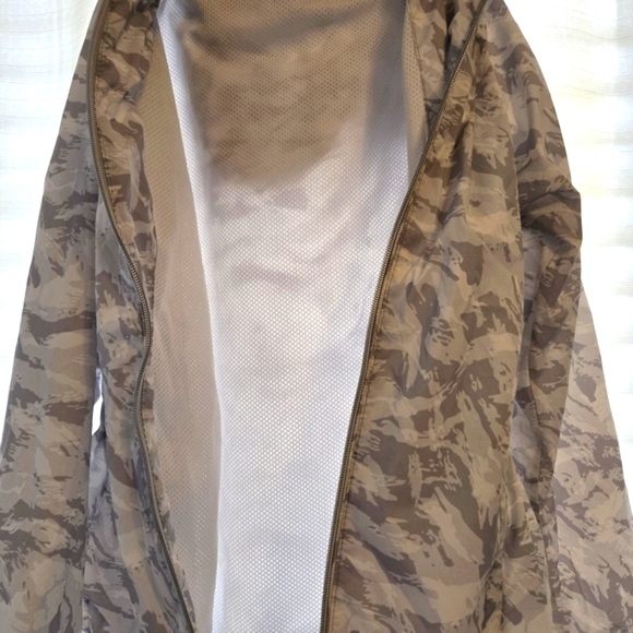 New Balance White Grey Camo Mesh Wind Rain Jacket Medium - Picture 6 of 7